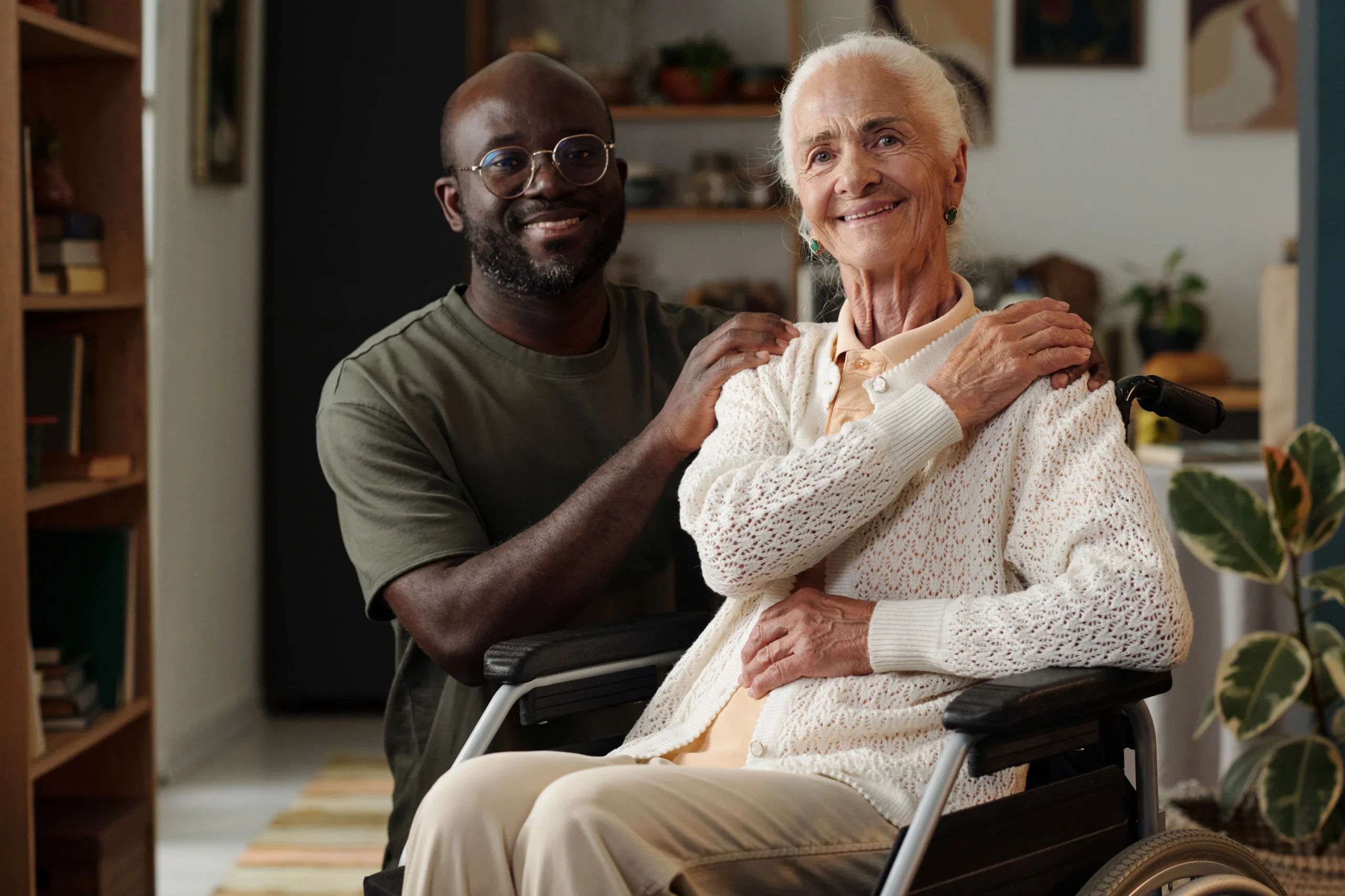 Caregiver providing emotional support to an elderly woman at home, enhancing comfort and well-being through personalized home care.